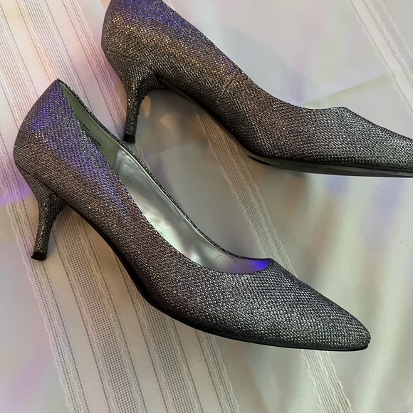 Ladies dress heels , size 8 silver - Picture 3 of 3